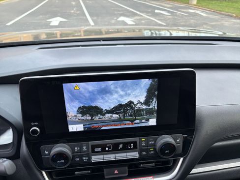 Used 2025 Toyota Grand Highlander LE image 17