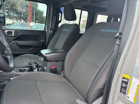 Used 2023 Jeep Wrangler Unlimited Rubicon 4xe AWD/4WD image 14