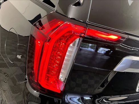 Used 2024 GMC Yukon Denali RWD image 28