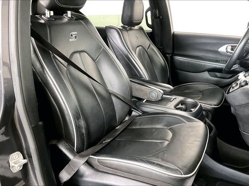 Used 2020 Chrysler Pacifica Limited w/ Advanced Safetytec Group FWD image 7