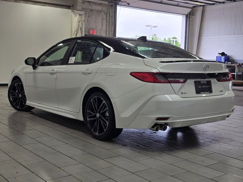 New 2026 Toyota Camry Hybrid FWD image 15