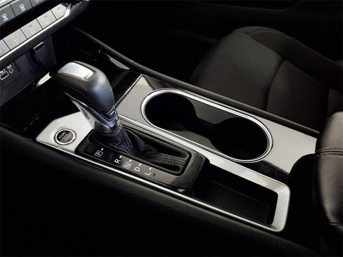 Used 2024 Nissan Altima 2.5 SV image 21