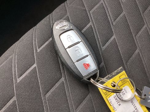 Used 2021 Nissan Kicks S image 31