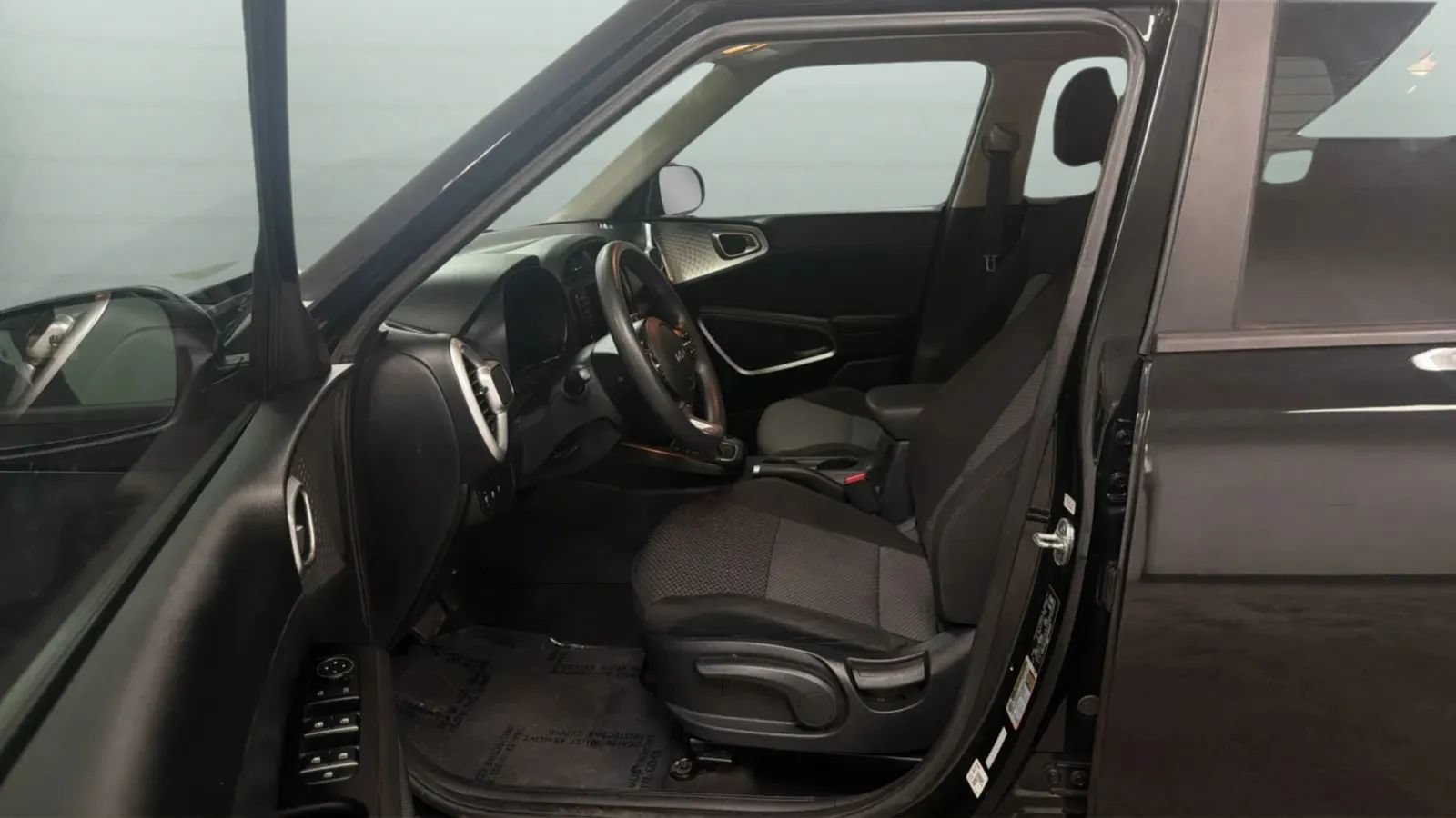 Used 2023 Kia Soul LX w/ LX Technology Package FWD image 20