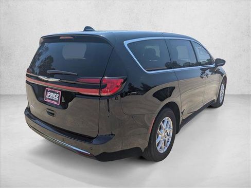 Certified 2024 Chrysler Pacifica Touring-L w/ Uconnect Theater Family Group FWD image 5