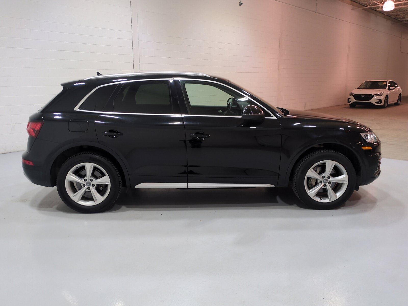 Used 2020 Audi Q5 2.0T Premium Plus w/ Premium Plus Package AWD/4WD image 2
