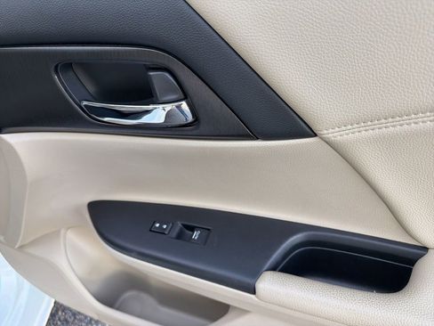 Used 2015 Honda Accord Touring image 31