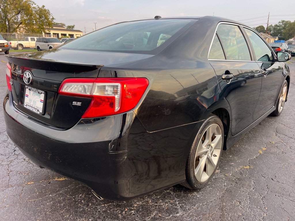 Used 2012 Toyota Camry SE w/ Leather Pkg FWD image 11