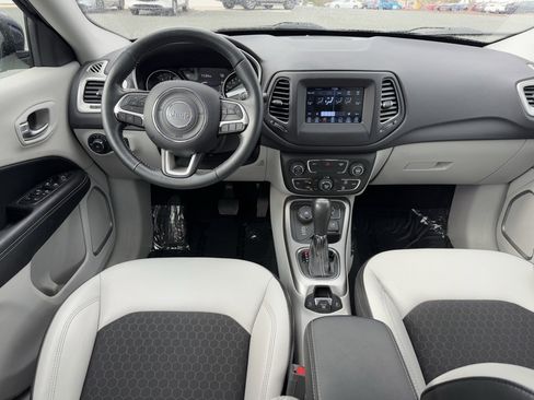 Used 2018 Jeep Compass Latitude w/ Popular Equipment Group image 9