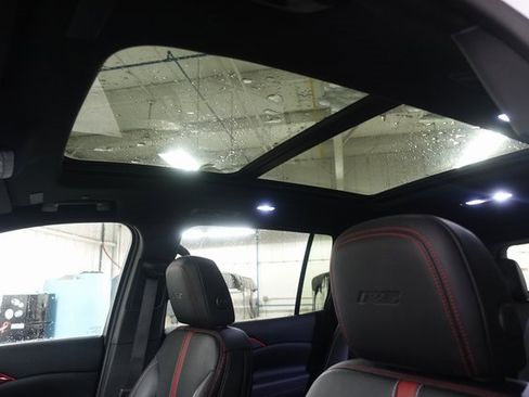 Used 2024 Chevrolet Traverse RS image 18