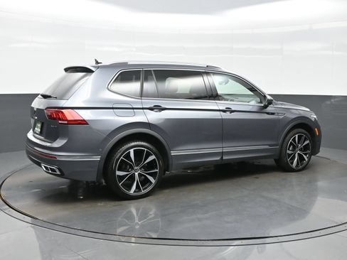 Used 2024 Volkswagen Tiguan SEL R-Line AWD/4WD image 8