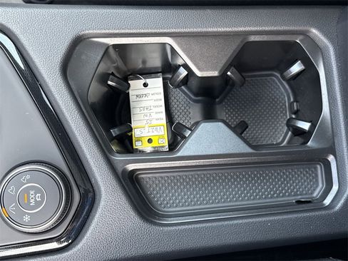 New 2025 Volkswagen Taos SE image 38