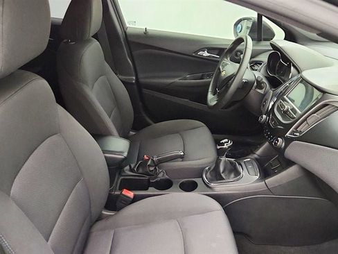 Used 2018 Chevrolet Cruze LT w/ Convenience Package image 12