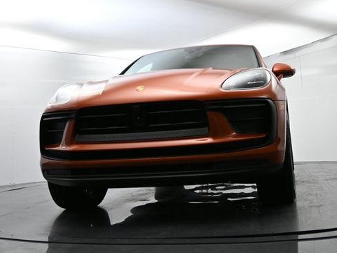 Certified 2025 Porsche Macan image 55