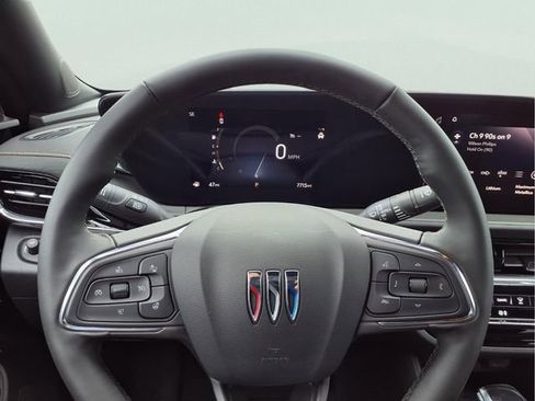 Certified 2025 Buick Envista Avenir image 17