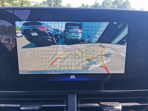 Used 2025 Chevrolet Trax RS w/ Driver Confidence Package FWD image 18