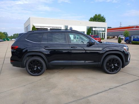 New 2026 Volkswagen Atlas SE FWD image 8