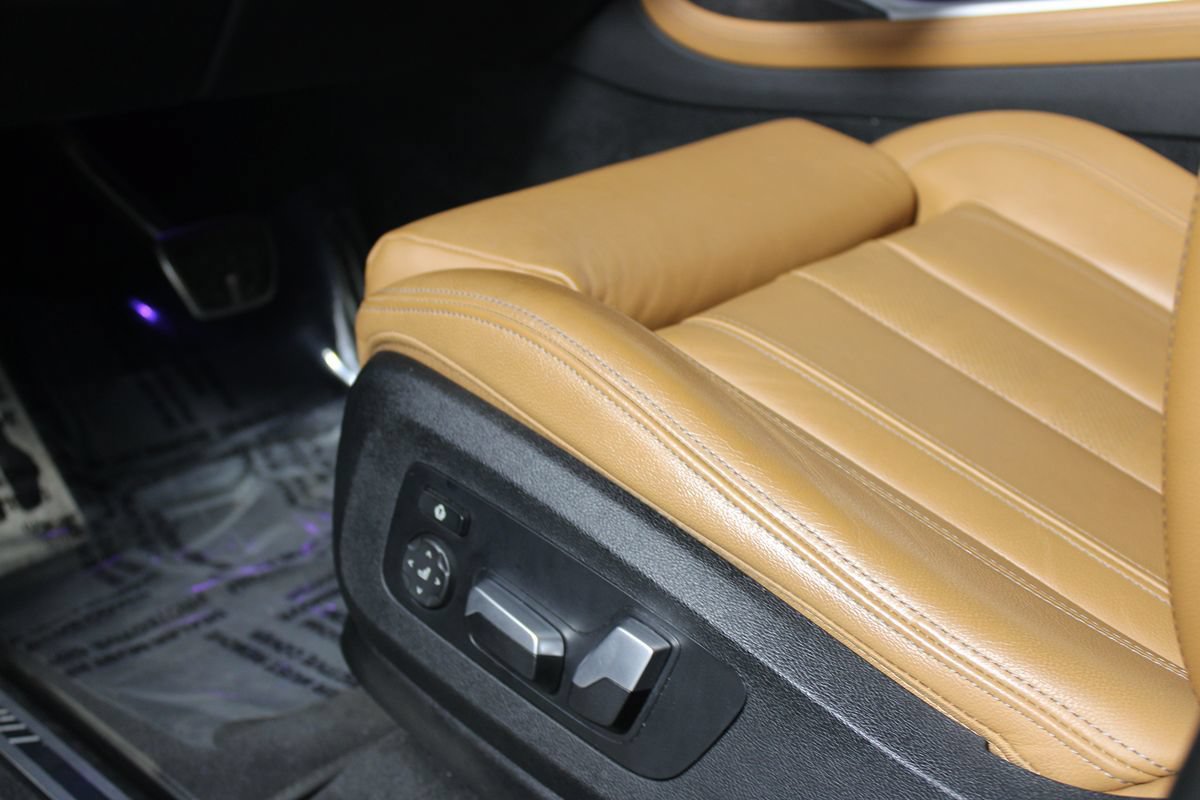 Used 2022 BMW X7 xDrive40i w/ M Sport Package AWD/4WD image 8