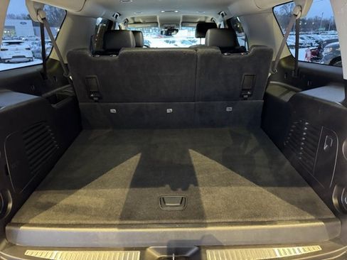 Used 2016 Chevrolet Suburban LT image 9