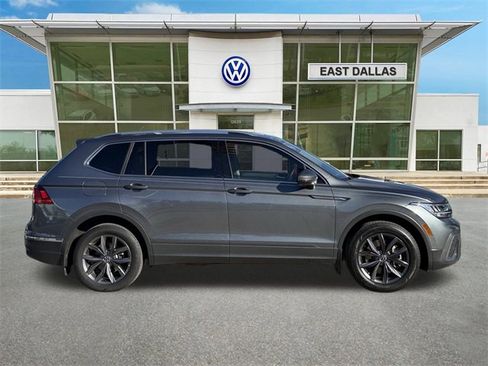 Certified 2023 Volkswagen Tiguan SE w/ Panoramic Sunroof Package image 2