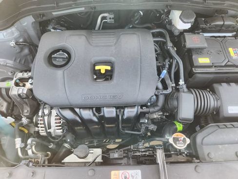 Used 2025 Kia Soul LX w/ LX Technology Package FWD image 30