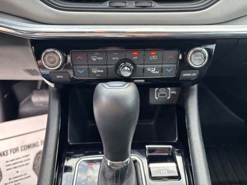 Used 2023 Jeep Compass Limited w/ Sun and Sound Group AWD/4WD image 17