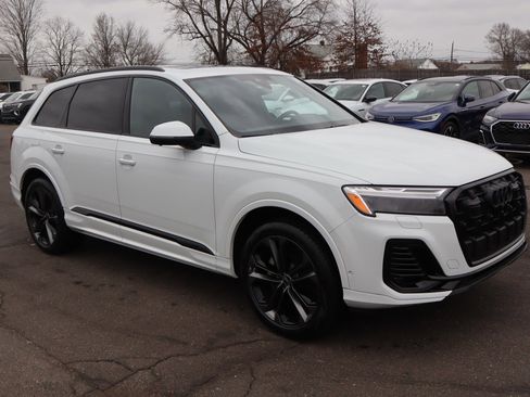 Used 2025 Audi Q7 3.0T Premium Plus w/ Premium Plus Package image 3