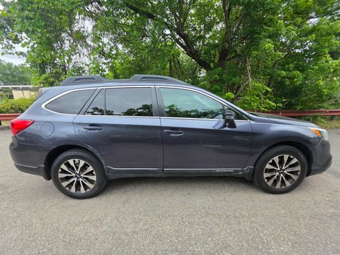 Used 2015 Subaru Outback 2.5i Limited AWD/4WD image 6