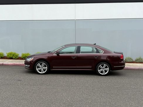 Used 2013 Volkswagen Passat TDI SEL Premium FWD image 3
