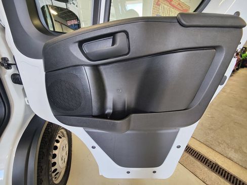 Used 2024 RAM ProMaster 2500 w/ Convenience Group FWD image 11