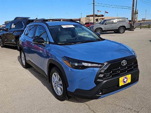 Certified 2026 Toyota Corolla Cross LE image 6