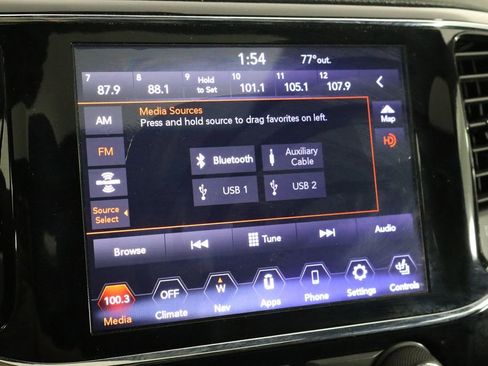 Used 2020 Jeep Grand Cherokee Limited AWD/4WD image 30