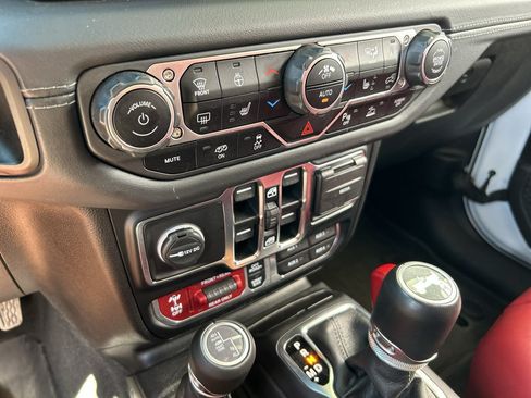 Used 2024 Jeep Wrangler Unlimited Rubicon 392 AWD/4WD image 22