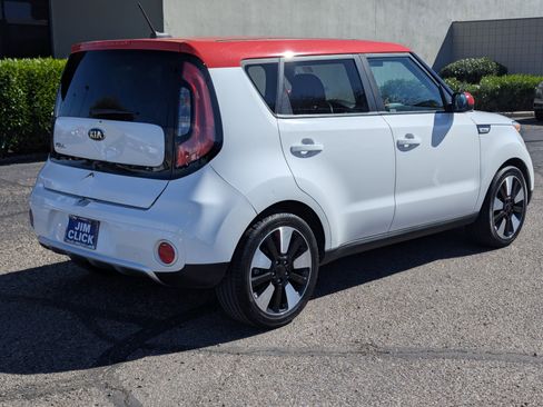 Used 2018 Kia Soul + image 2