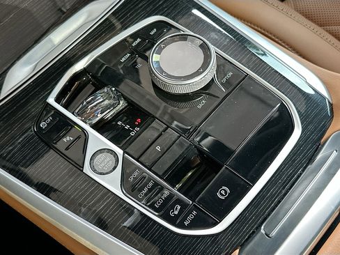 Certified 2025 BMW X5 M60i w/ Executive Package image 17