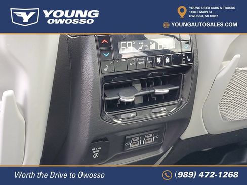 Used 2022 Jeep Grand Cherokee Overland w/ Luxury Tech Group IV AWD/4WD image 31