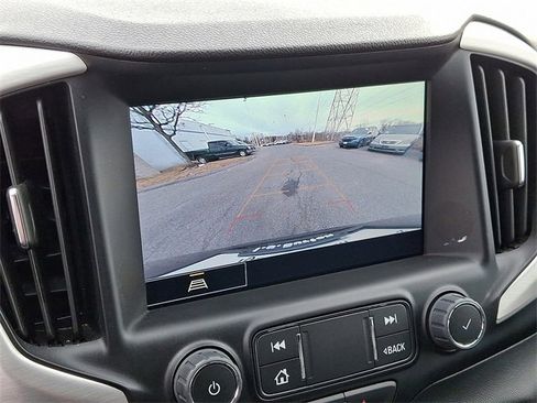 Used 2024 GMC Terrain SLT image 17