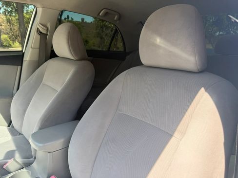 Used 2012 Toyota Corolla L FWD image 12