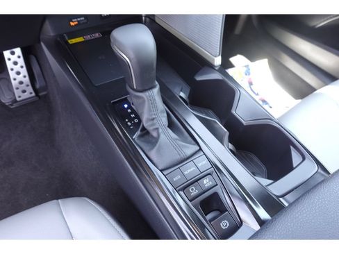 Used 2025 Toyota Camry SE w/ Convenience Package FWD image 20