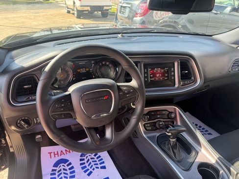 Used 2016 Dodge Challenger SXT w/ Blacktop Package image 9