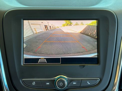 Used 2024 Chevrolet Equinox LT FWD image 13