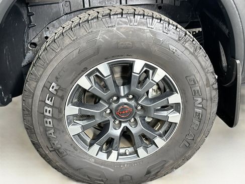 Used 2024 Nissan Titan PRO-4X w/ Pro-4x Convenience Package image 11