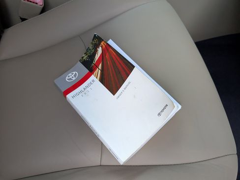 Used 2011 Toyota Highlander 2WD image 21