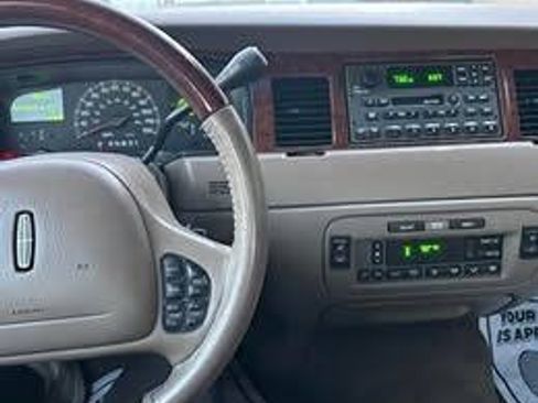 Used 2001 Lincoln Town Car Signature RWD image 7