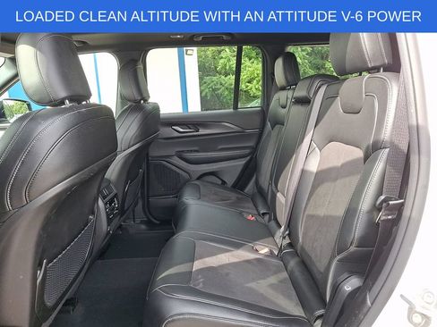 Used 2023 Jeep Grand Cherokee Altitude AWD/4WD image 10