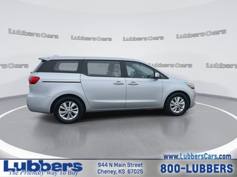 Used 2018 Kia Sedona L image 9
