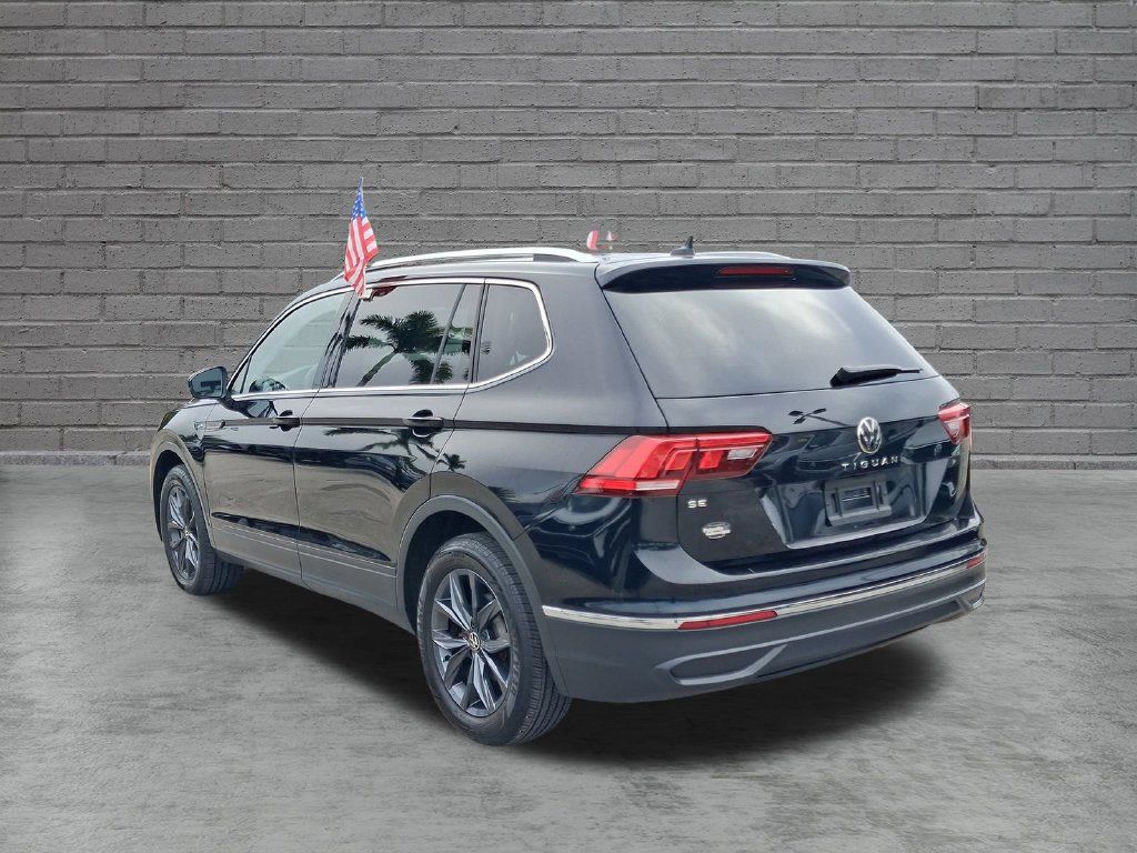 Certified 2023 Volkswagen Tiguan SE w/ Panoramic Sunroof Package FWD image 9