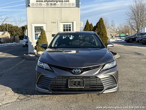 Used 2022 Toyota Camry LE image 2