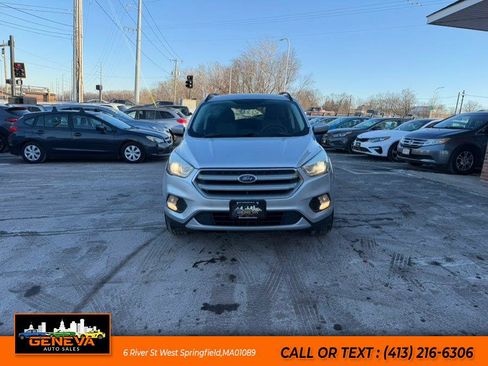 Used 2017 Ford Escape SE w/ Equipment Group 201A image 2