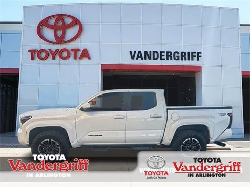 Used 2024 Toyota Tacoma TRD Sport image 1